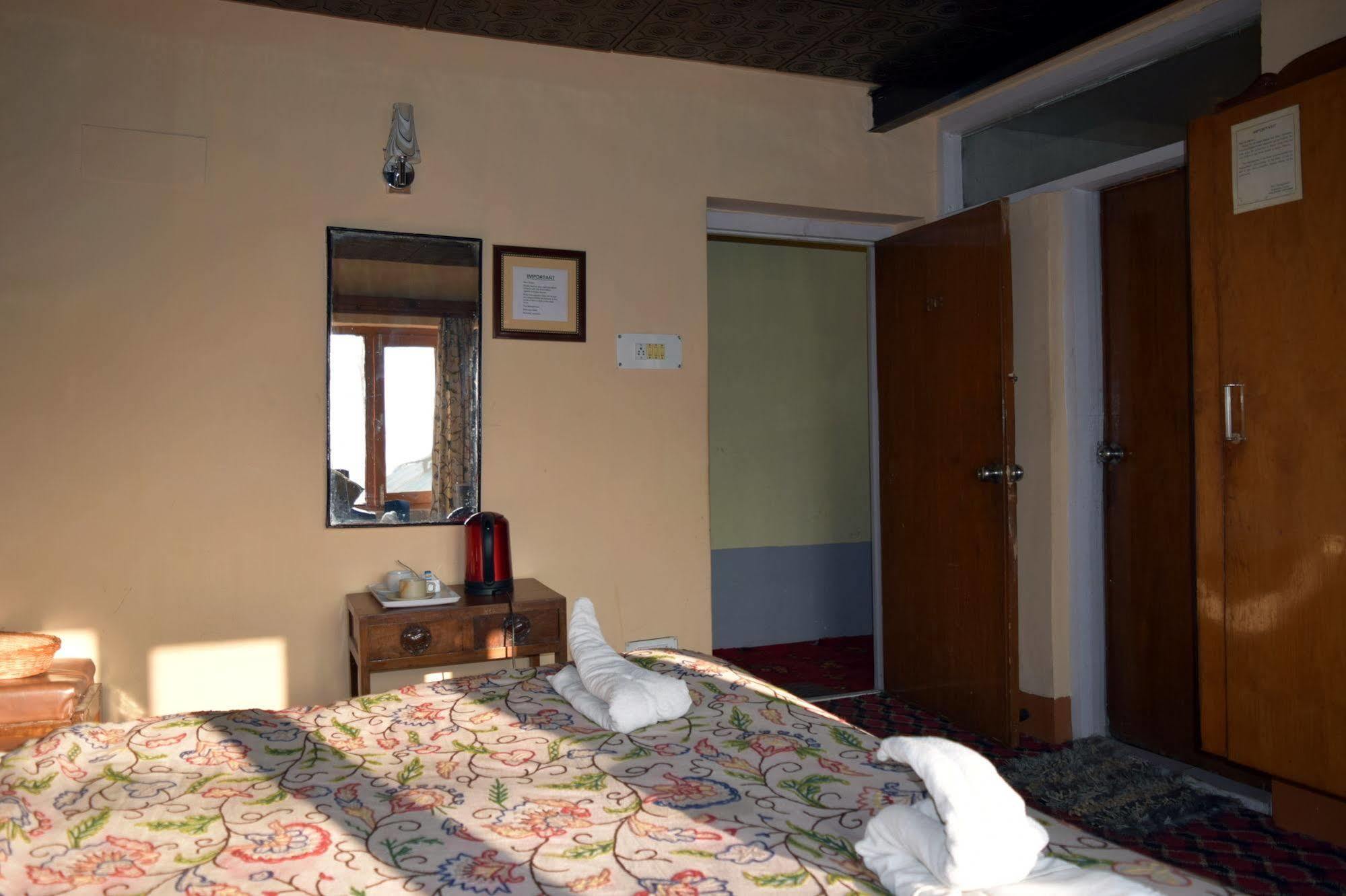 Welcome Hotel Гульмарг Экстерьер фото